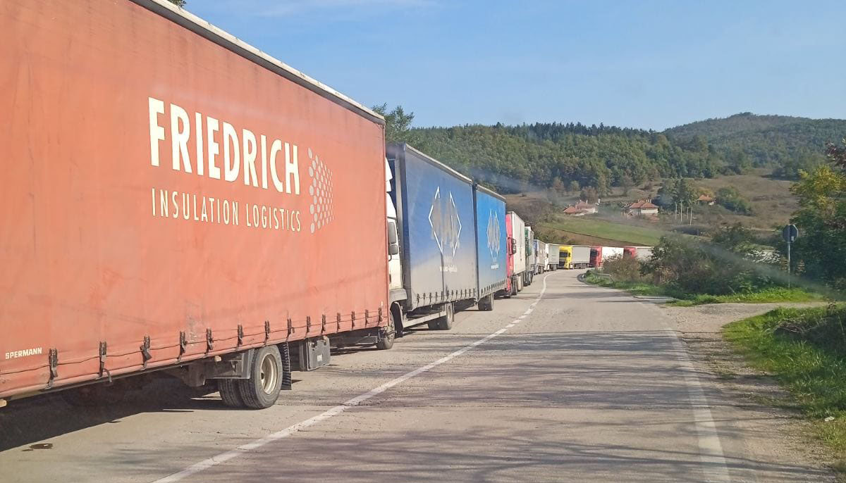 Levée de l’interdiction des produits serbes au Kosovo : 3 km de bouchons au passage de Merdare, le seul ouvert